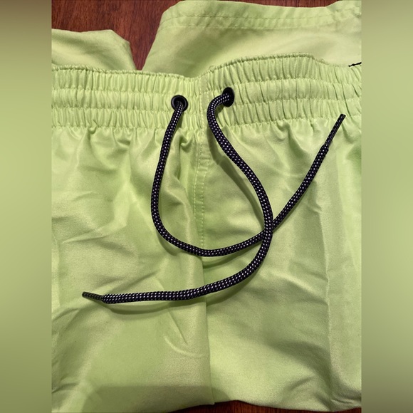 Nike Men's Logo Tape 9” Volley Swim Shorts Swimwear Green Size - Picture 5 of 5